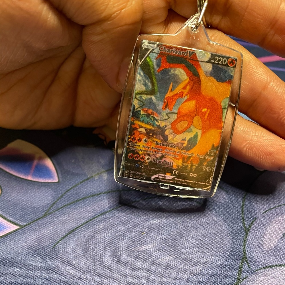 Charizard V - 154/172 - Alternate Art Ultra Rare Pokemon Card Keychain